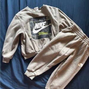 Nike Kids Gray Sweatpants and Sweatshirt Set